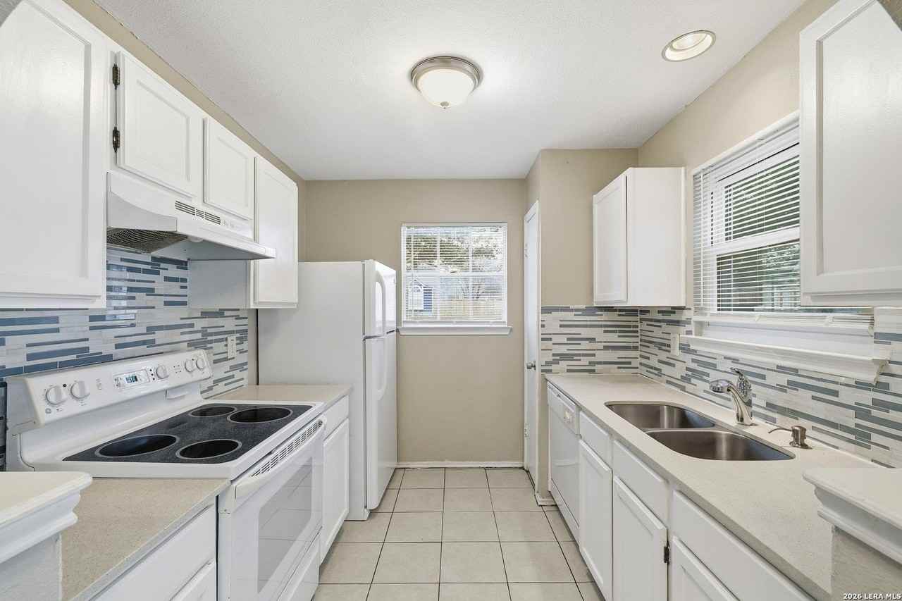 7403 Alverstone Way - Photo 7 of 25