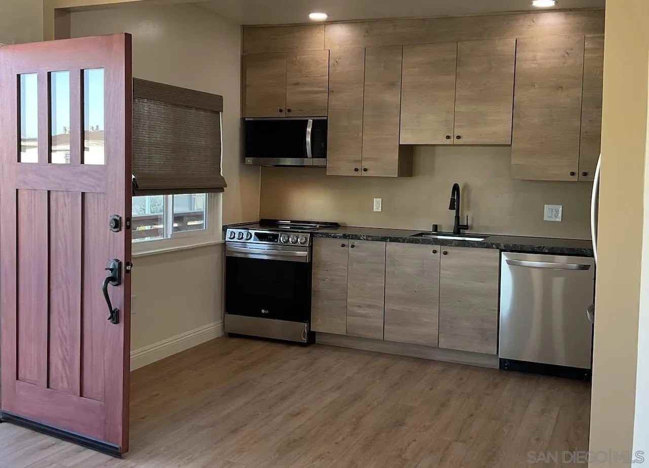 3040 Newell St - Photo 2 of 19