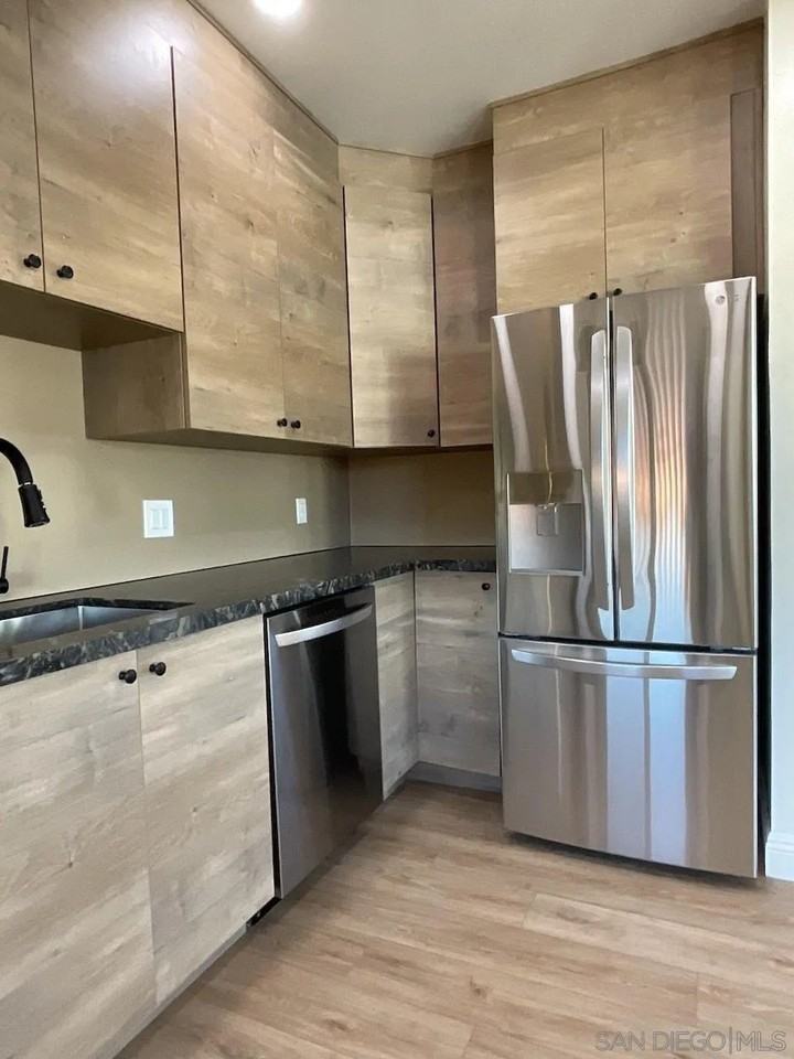 3040 Newell St - Photo 3 of 19