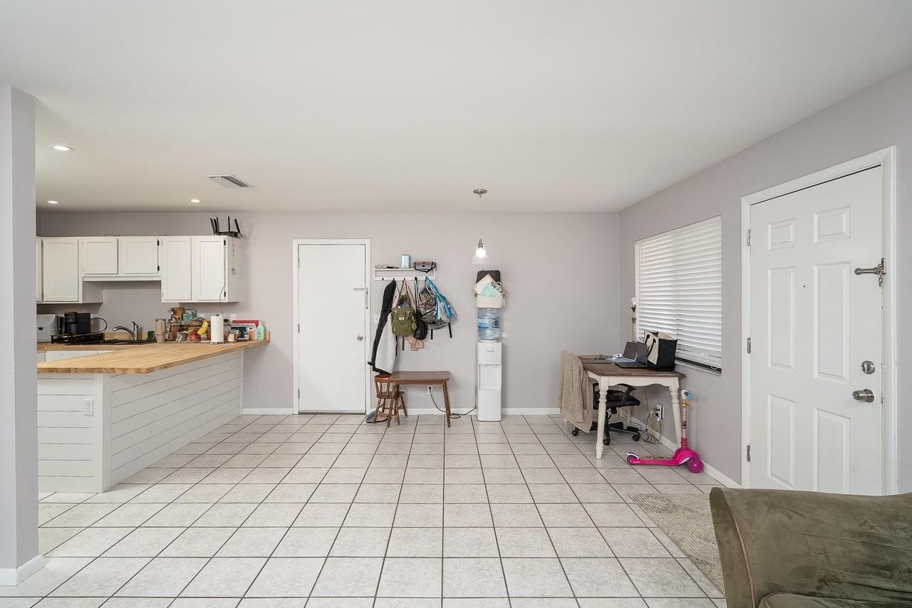 1 Atlantic Oaks Cir #B - Photo 7 of 32