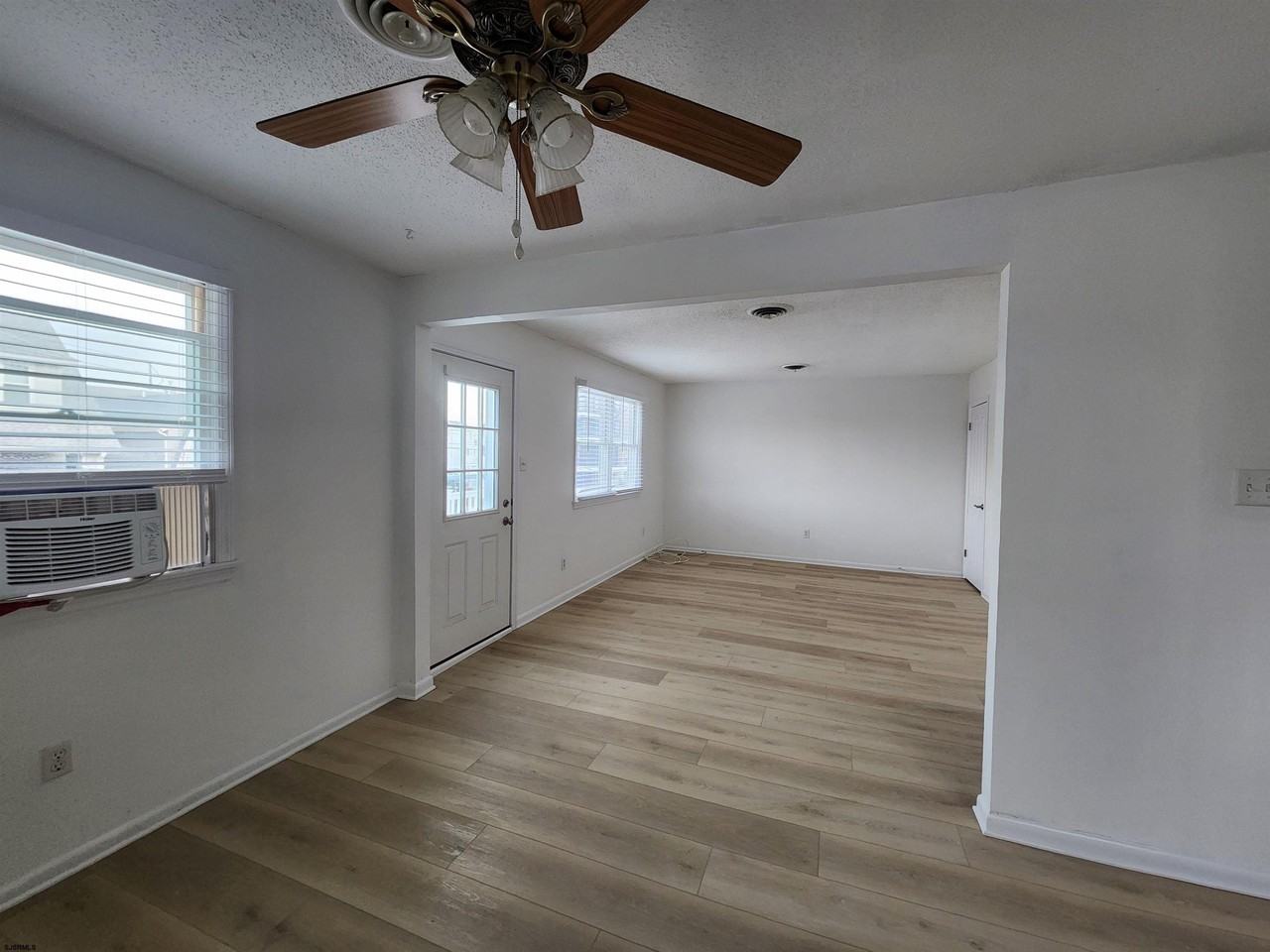 106 N Dudley Ave - Photo 5 of 15