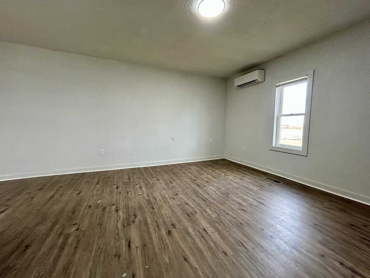 1214 Commercial St #A - Photo 2 of 9