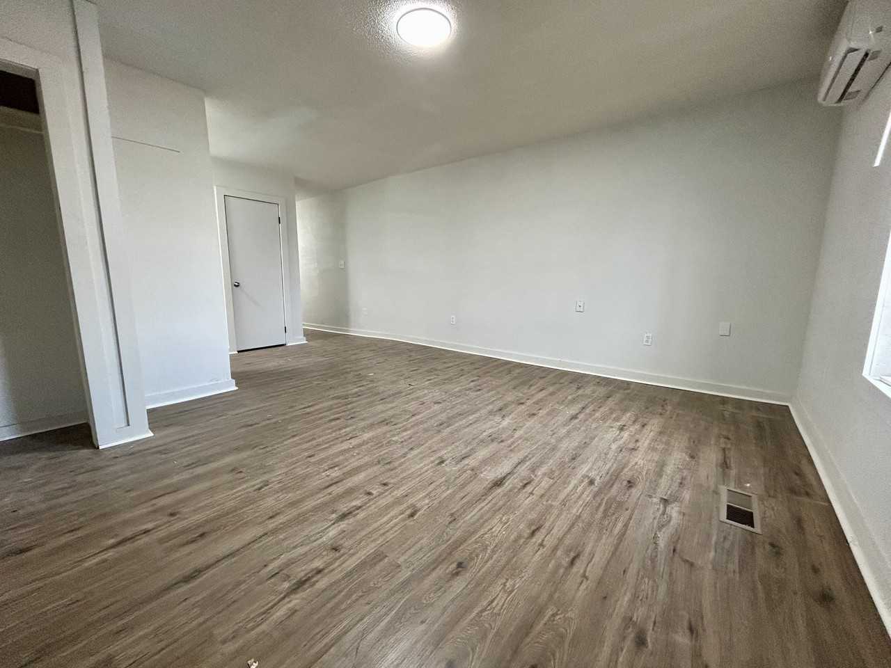 1214 Commercial St #A - Photo 7 of 9