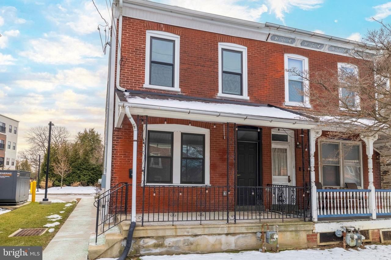 606 Summit Ave - Photo 4 of 27