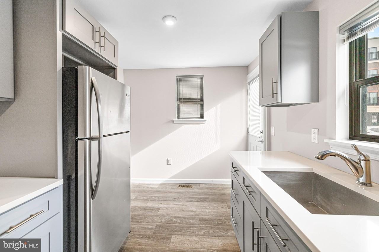 606 Summit Ave - Photo 5 of 27