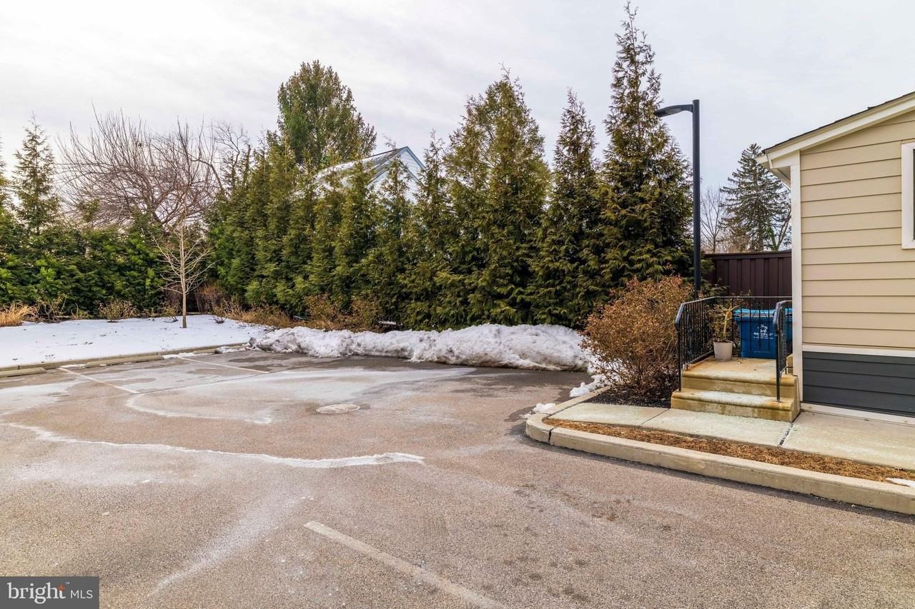 606 Summit Ave - Photo 7 of 27