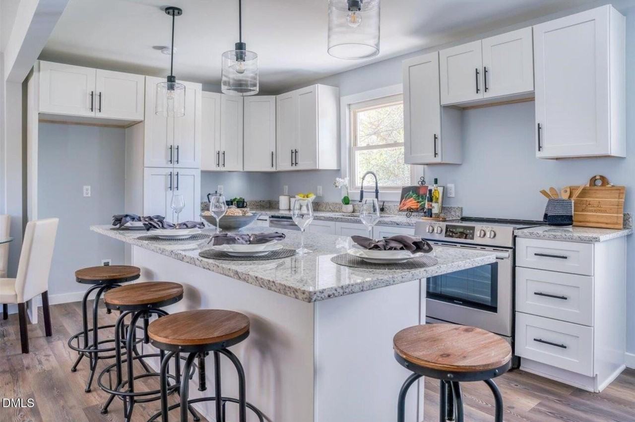 2204 Emerson Pl - Photo 7 of 19