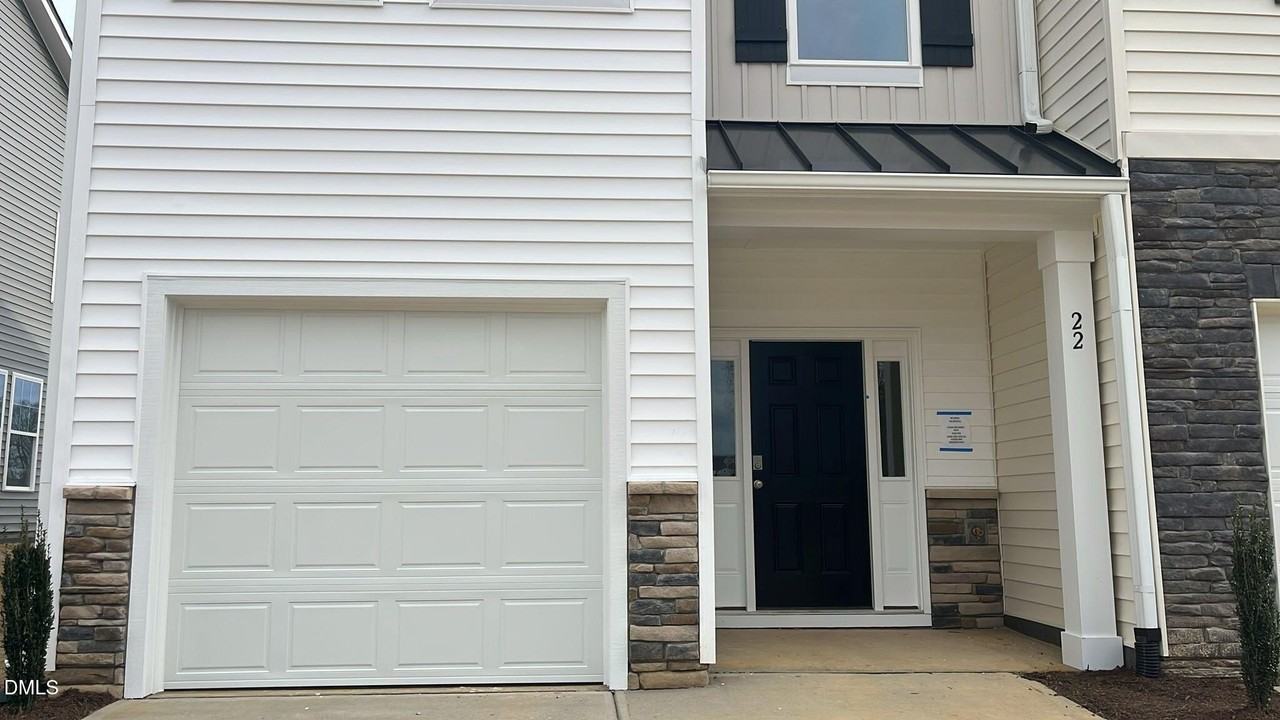 6 Amaryllis Ln - Photo 4 of 39