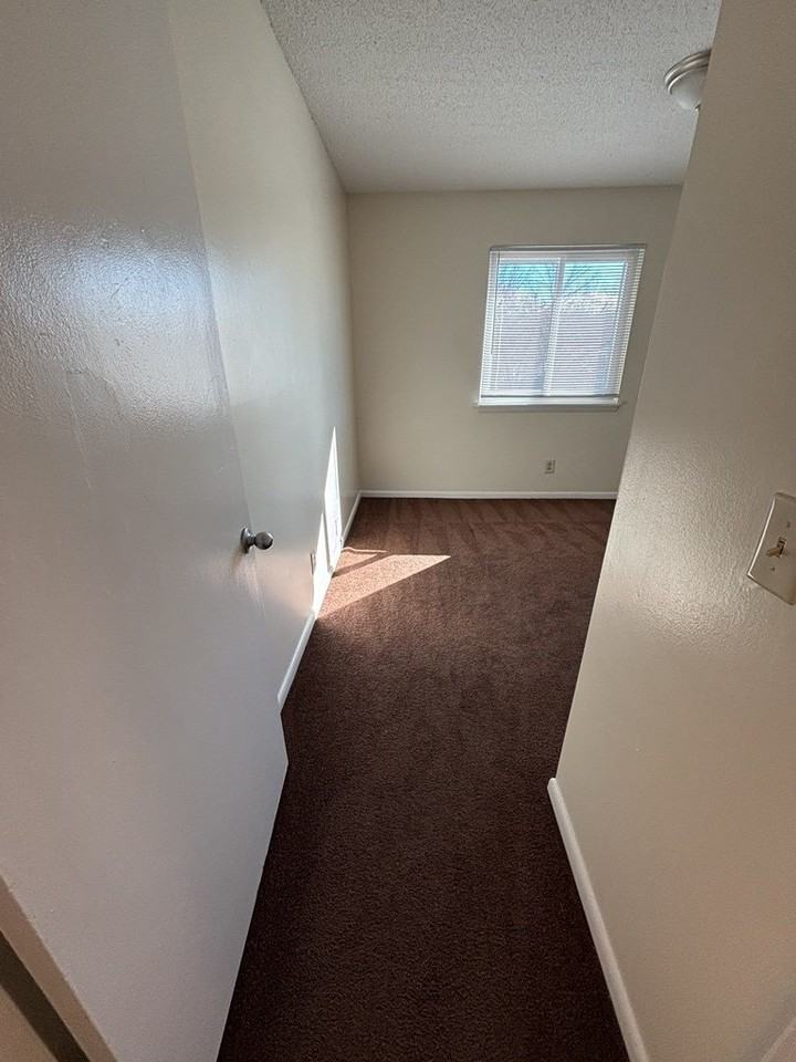 235 Vinewood Rd Apt B6 - Photo 3 of 9