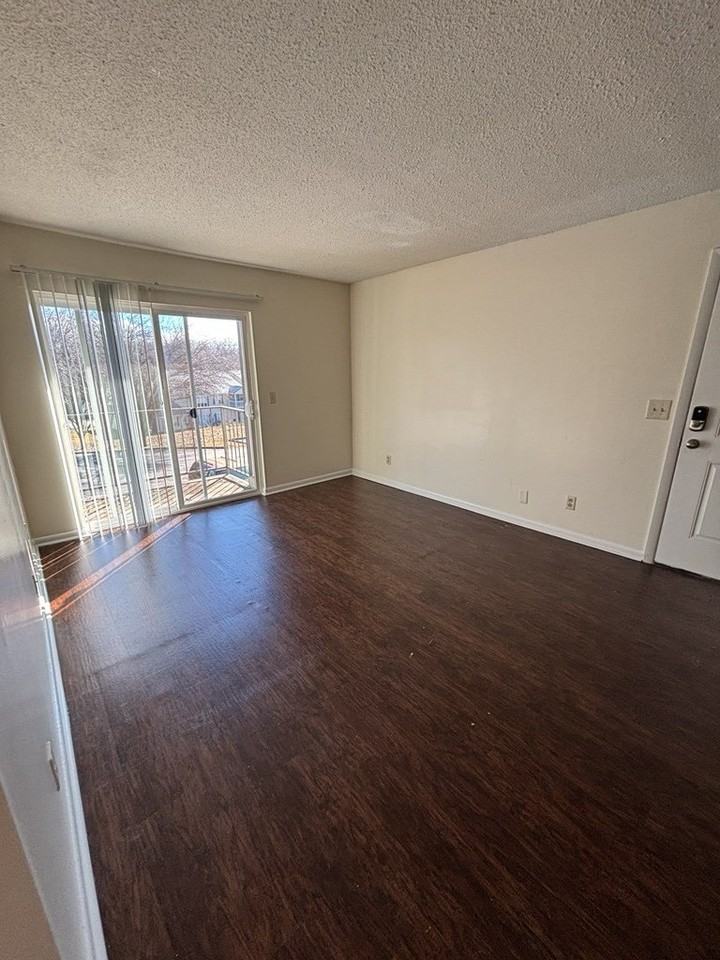 235 Vinewood Rd Apt B6 - Photo 6 of 9