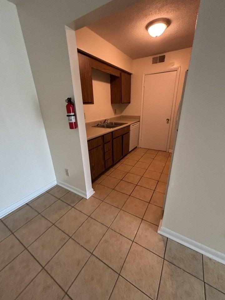 235 Vinewood Rd Apt C7 - Photo 4 of 11