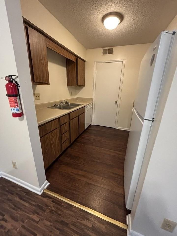 235 Vinewood Rd Apt F7 - Photo 5 of 14