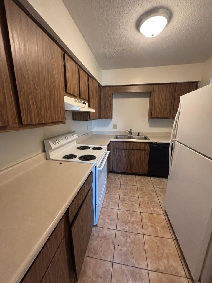 235 Vinewood Rd Apt H5 - Photo 7 of 21