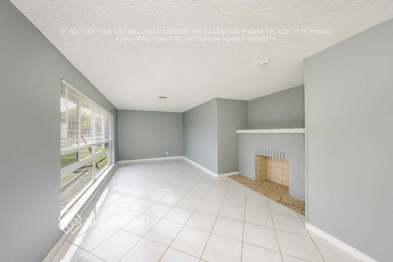 8119 Nw 72nd Ave - Photo 3 of 17