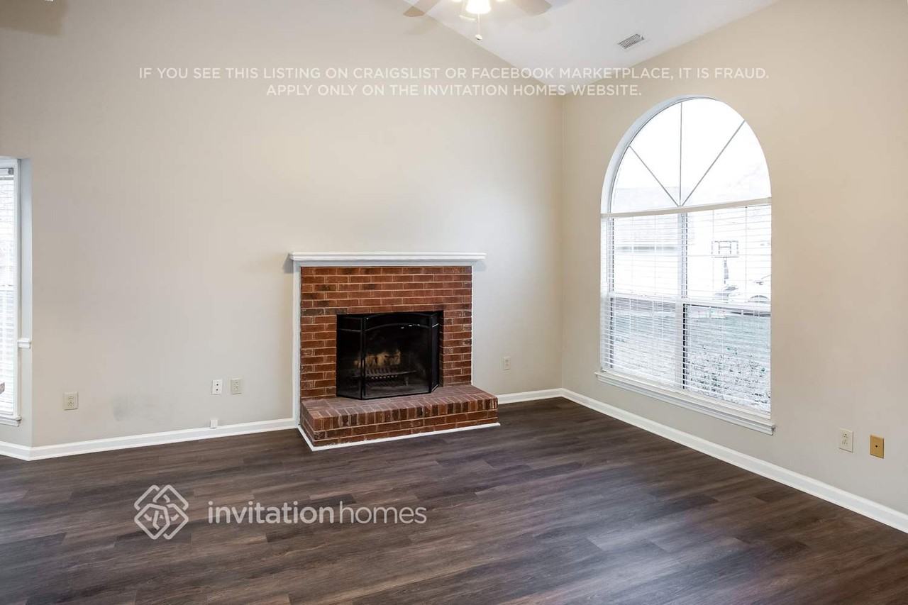 4301 Emerald Ln - Photo 5 of 17