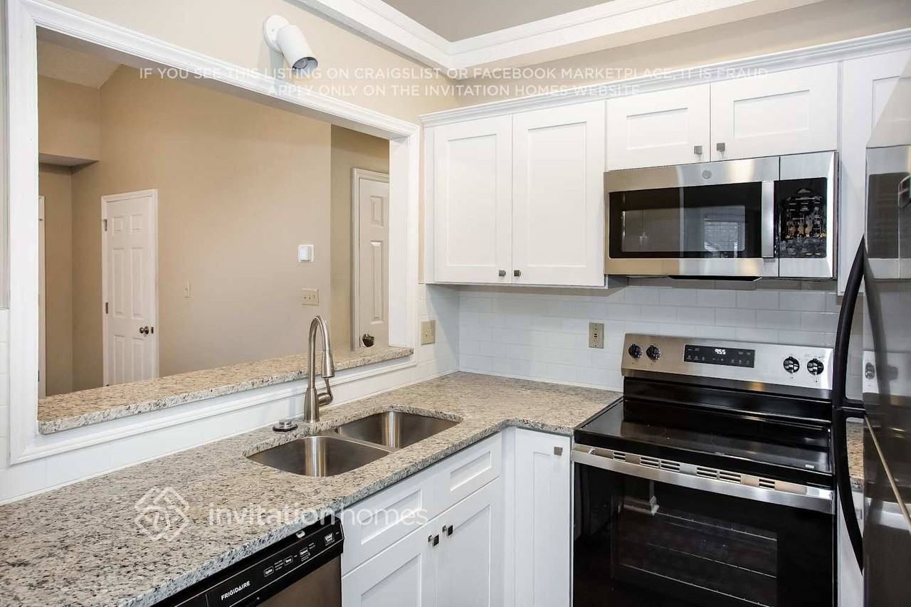 4301 Emerald Ln - Photo 7 of 17