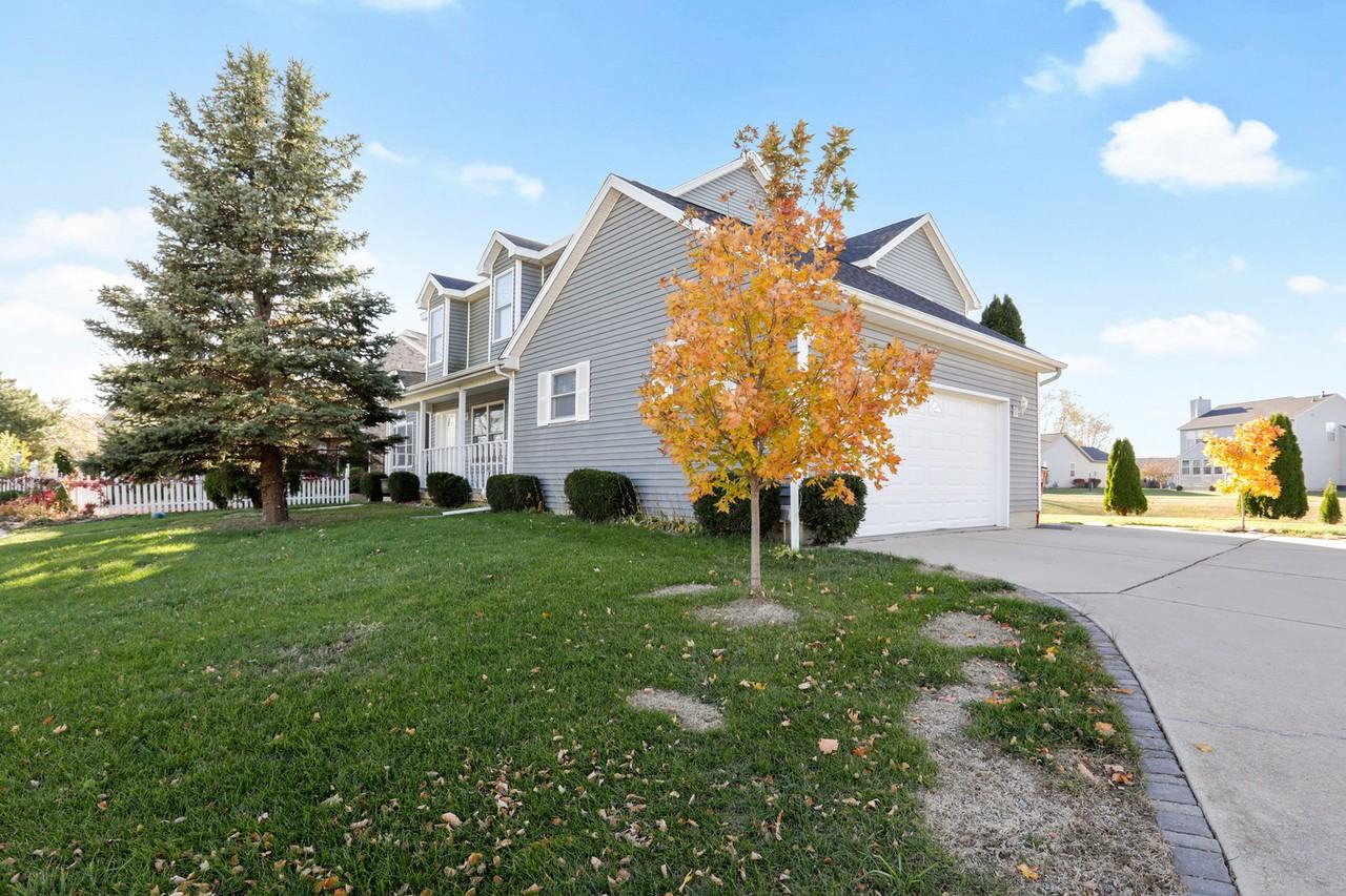 1103 Prestwick Pt - Photo 2 of 37