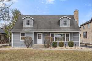 featured image of 5631 S Oak St