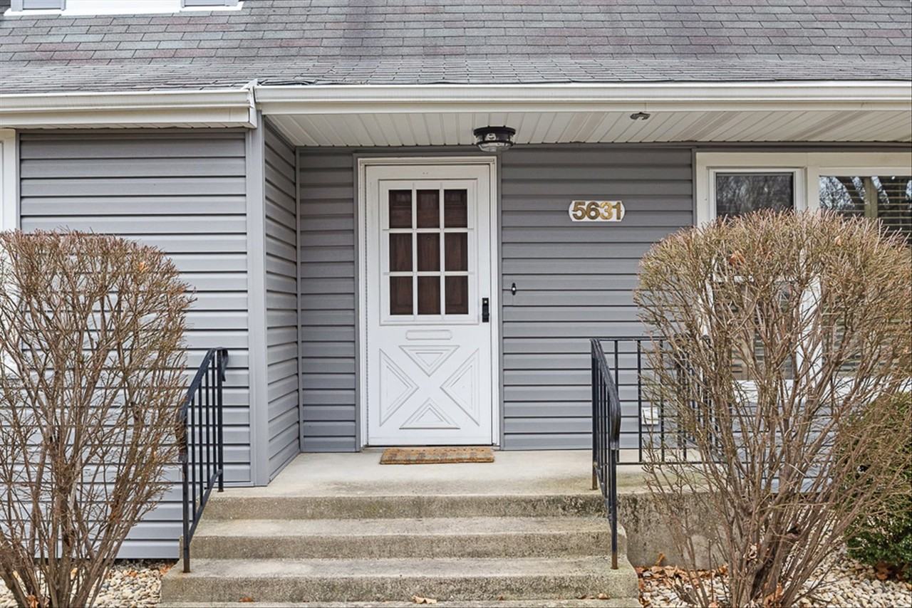 5631 S Oak St - Photo 3 of 38