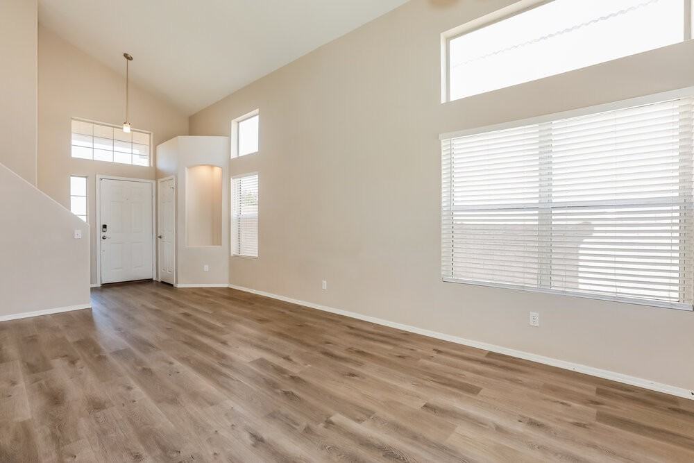 633 S Balboa - Photo 5 of 17