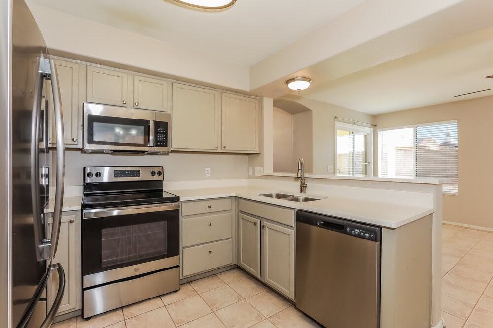 633 S Balboa - Photo 7 of 17