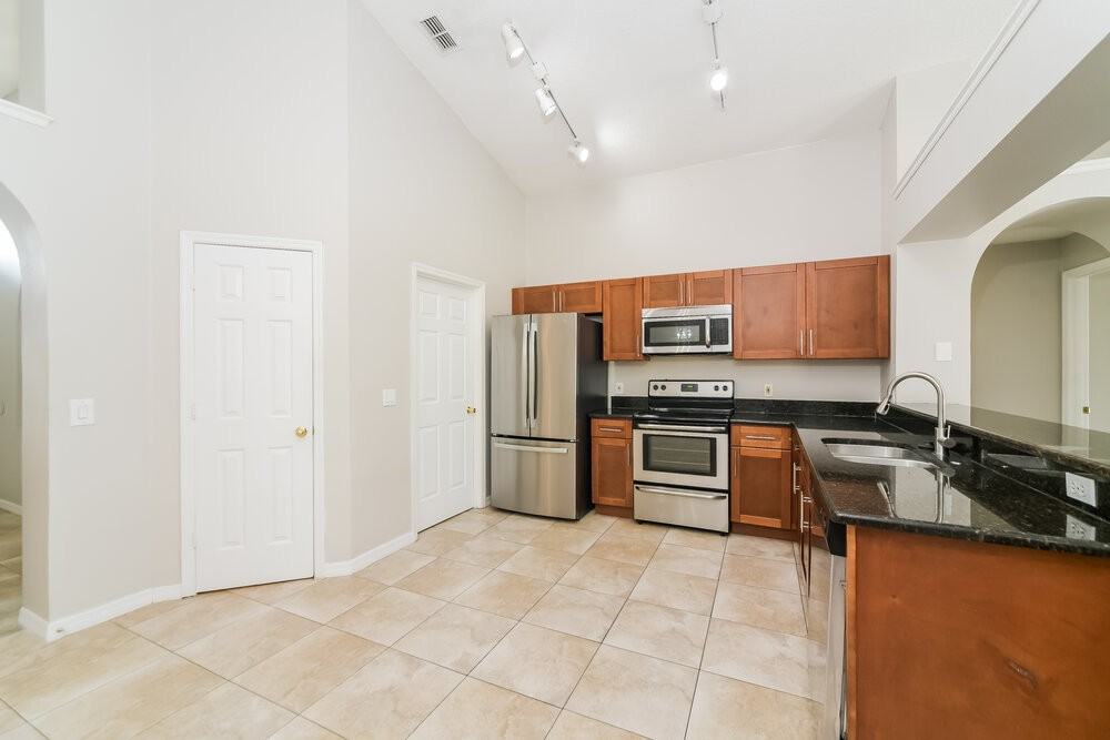 671 Eagle Pointe S - Photo 6 of 16