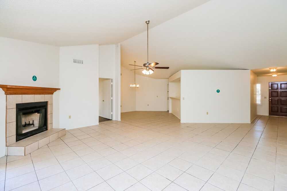 4837 E Grandview St - Photo 4 of 16