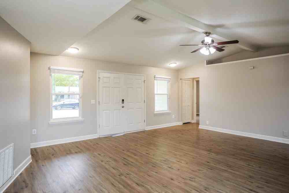 2916 Trenton Ct - Photo 5 of 16