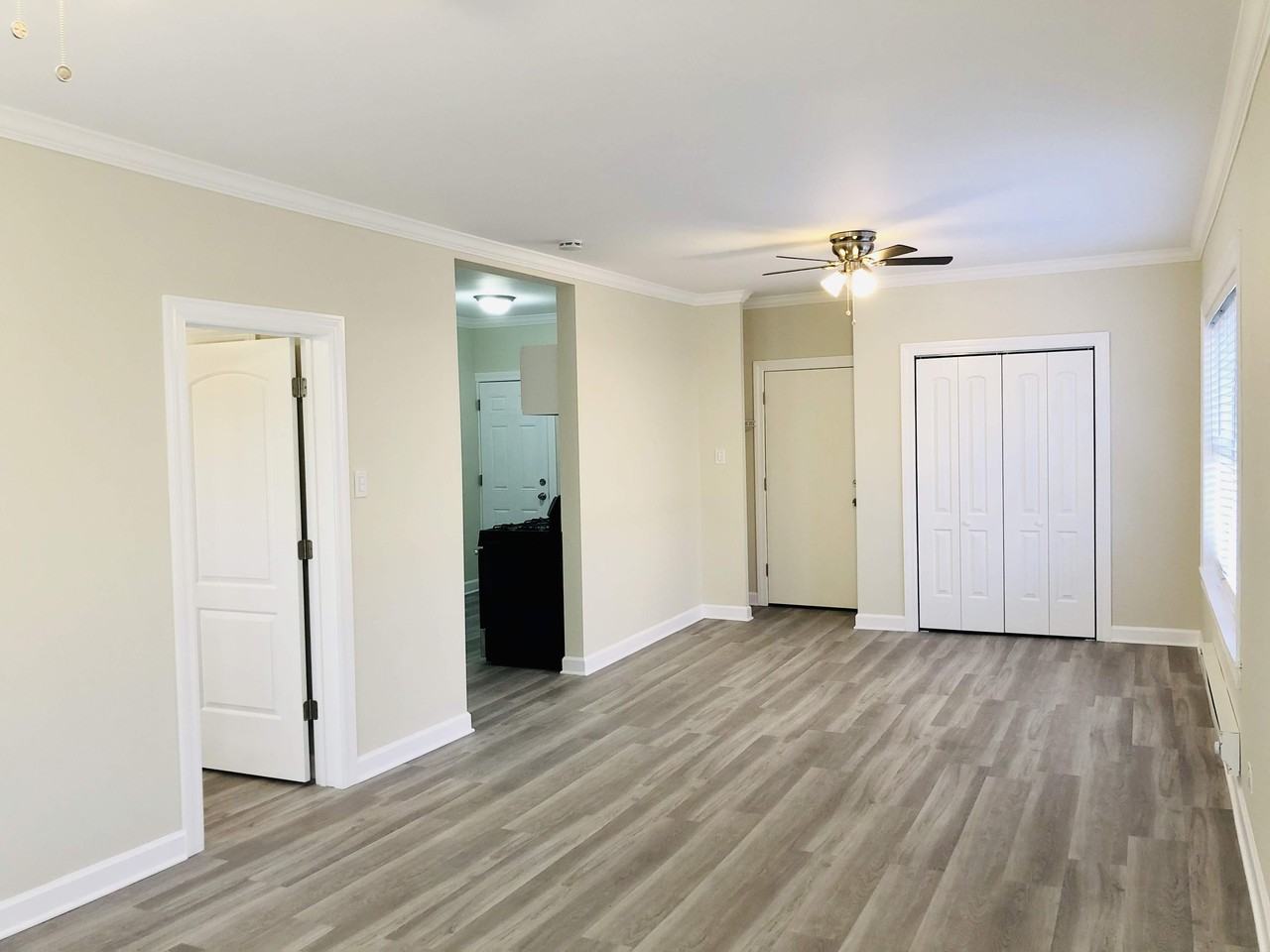 W Roscoe St & N Broadway - Photo 7 of 12