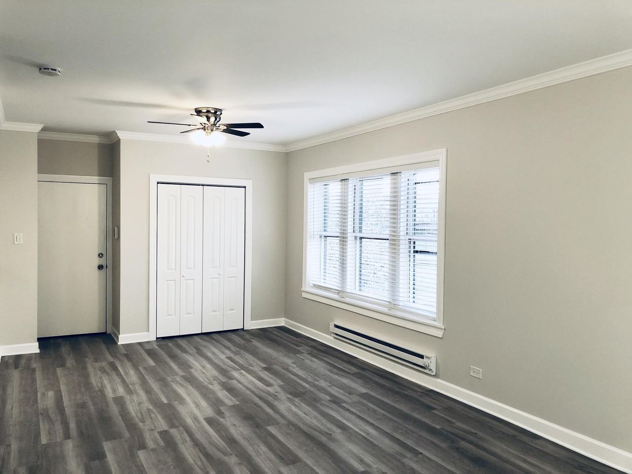 W Roscoe St & N Broadway - Photo 6 of 12