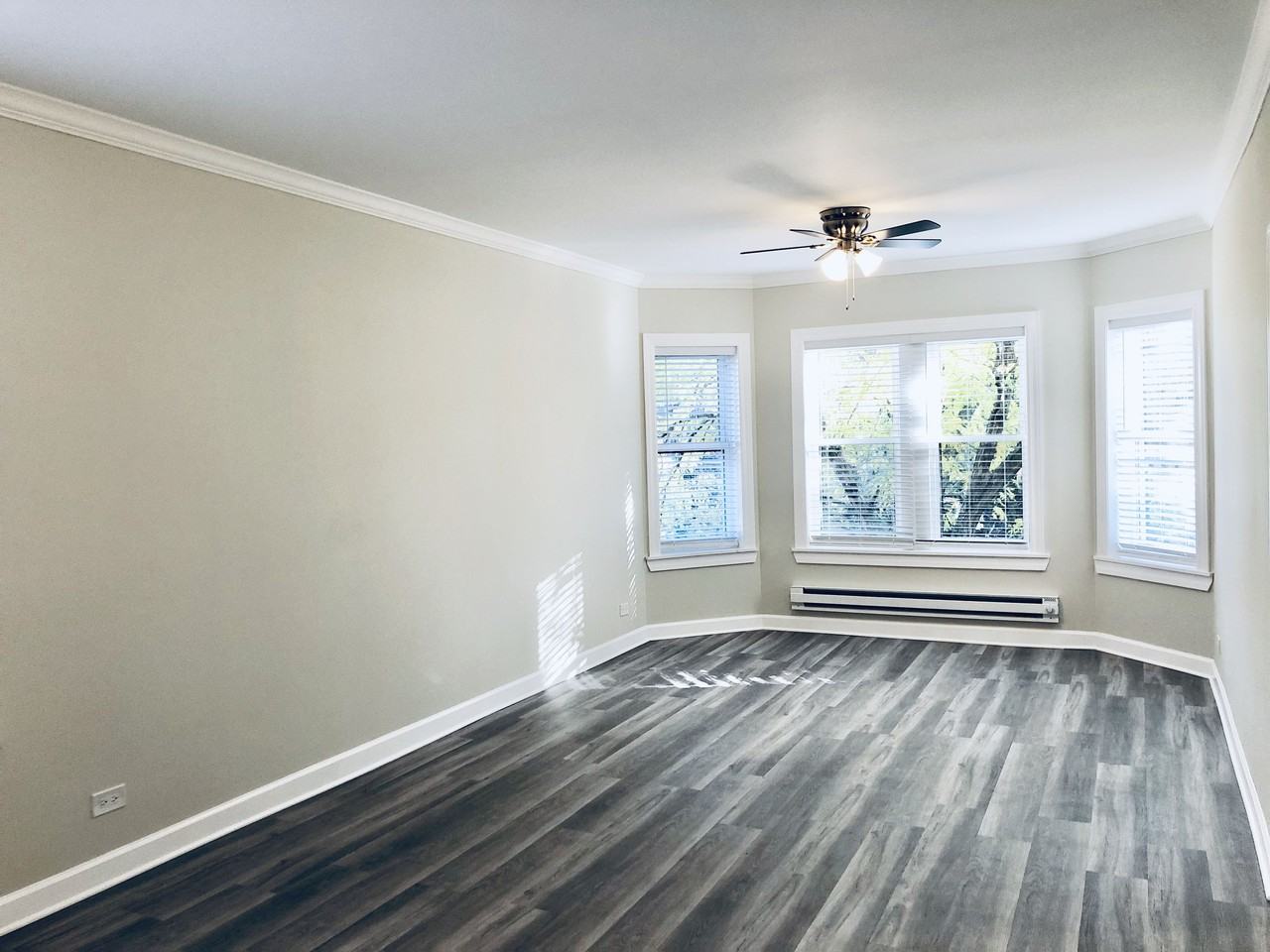 W Roscoe St & N Broadway - Photo 5 of 12