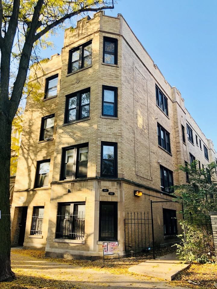 W Roscoe St & N Broadway - Photo 3 of 12