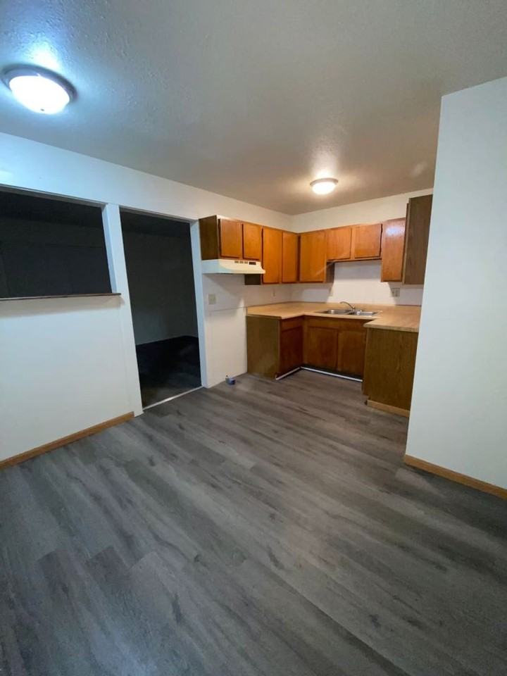 Doe Run Manor, LLC - Photo 5 of 45