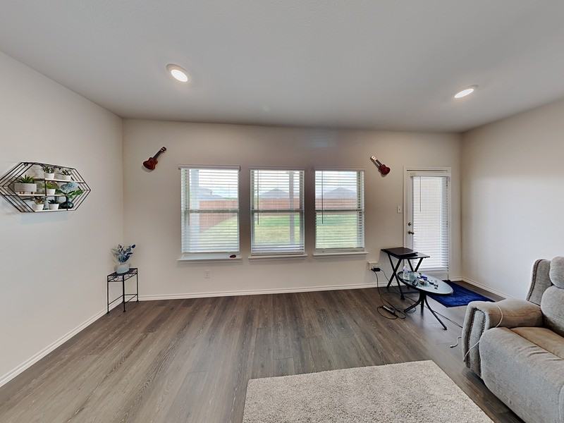 713 Glover Dr - Photo 2 of 21