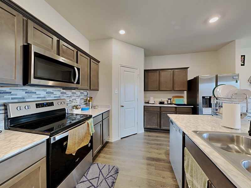 713 Glover Dr - Photo 4 of 21