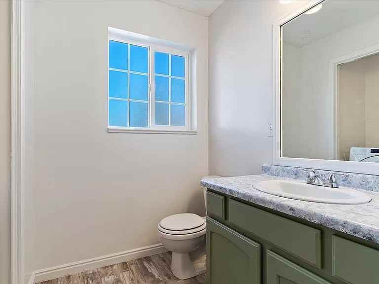 619 W 2300 S - Photo 4 of 8