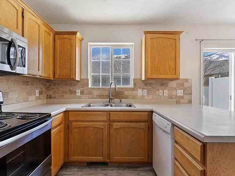 619 W 2300 S - Photo 2 of 8