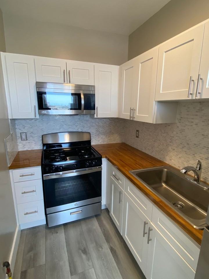 Silverlake Station - Photo 3 of 13