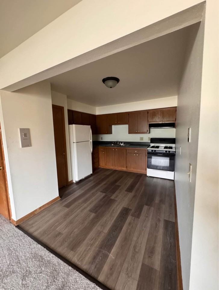 Garden Circle Apartments - Photo 4 of 6