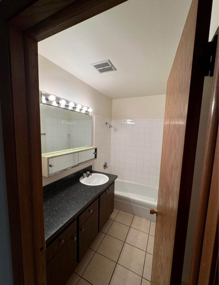 Garden Circle Apartments - Photo 6 of 6