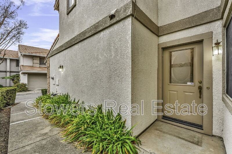 309 Camino Arroyo E #E - Photo 3 of 35