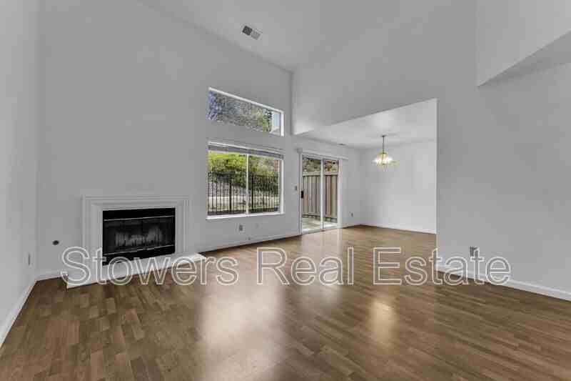 309 Camino Arroyo E #E - Photo 7 of 33