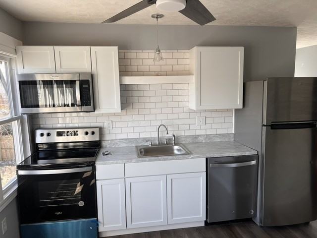 305 Tompkins Street - Photo 6 of 22