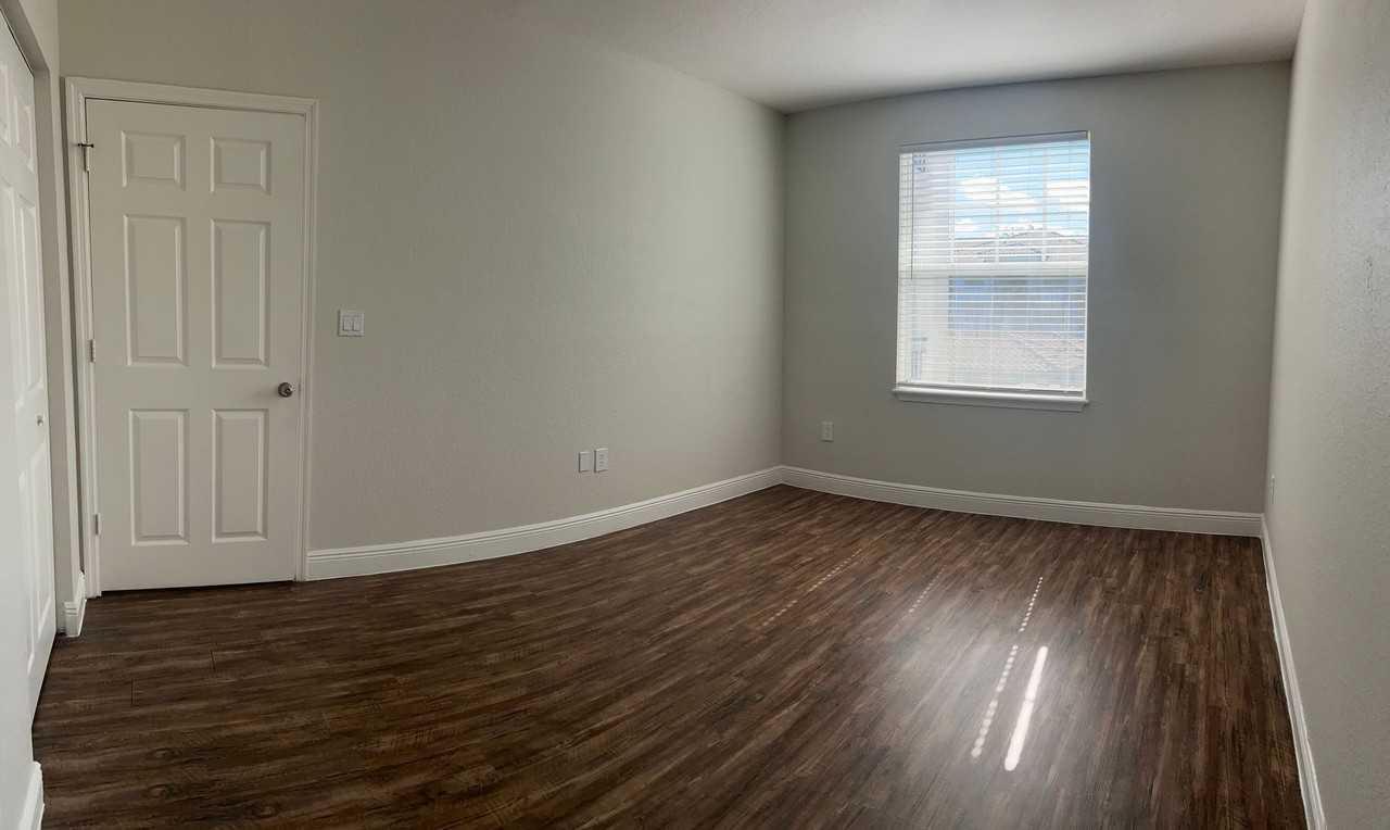 10124 Nw 33rd St - Photo 6 of 12