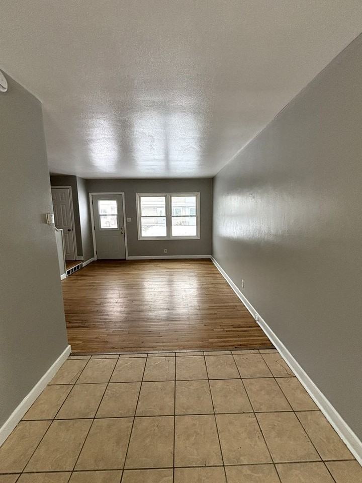 1242 W Mullan Ave - Photo 3 of 11