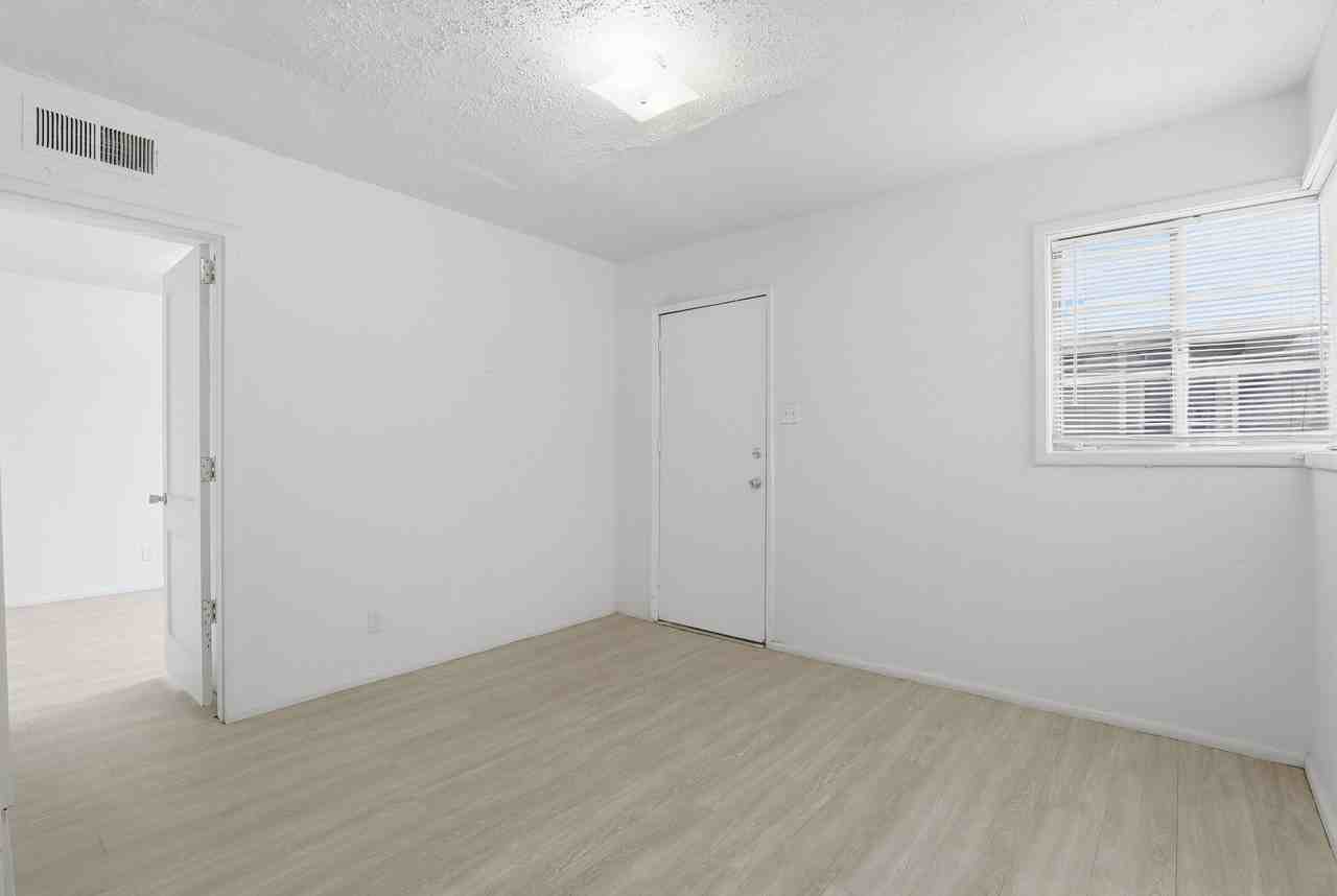 3912 Kemp Avenue - Photo 4 of 24