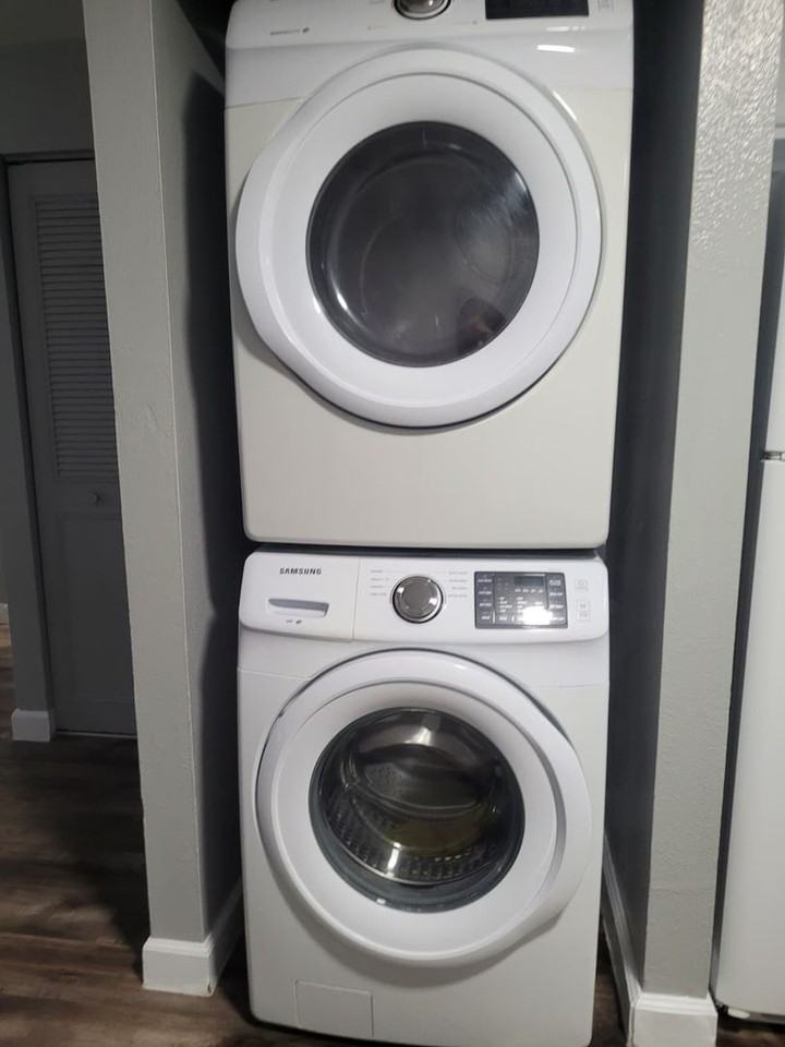 Central Park Apartments - Photo 7 of 39