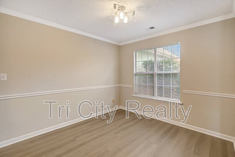 110 York Ln - Photo 6 of 36