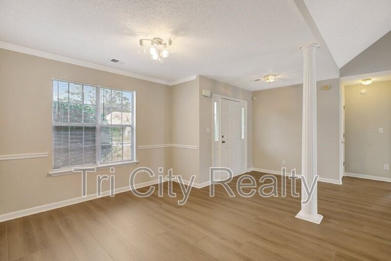 110 York Ln - Photo 7 of 36