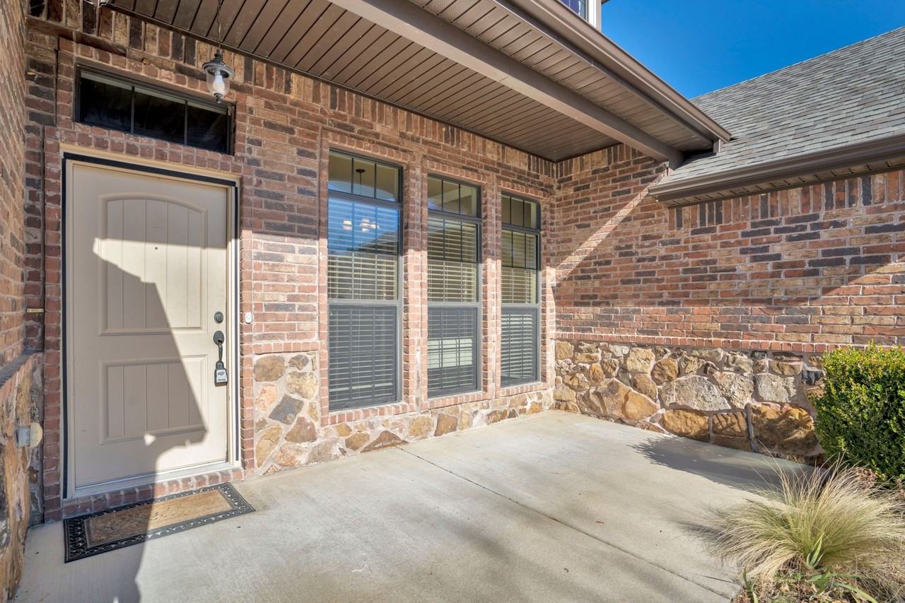 5340 Stockton Ave - Photo 4 of 29